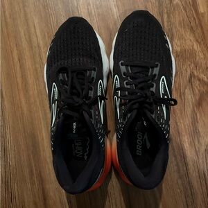 BROOKS GLYCERIN SNEAKER. WOMENS SIZE 10B